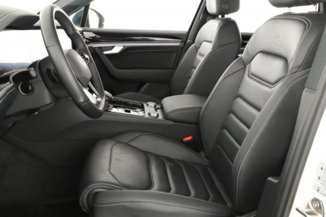 Volkswagen Touareg  3.0 TDI 