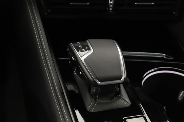 Volkswagen Touareg  3.0 TDI 