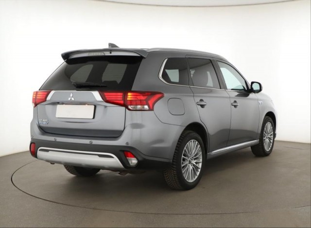 Mitsubishi Outlander  2.4 PHEV 
