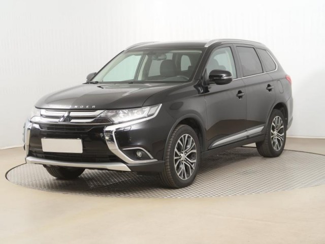 Mitsubishi Outlander  2.2 DI-D Intense