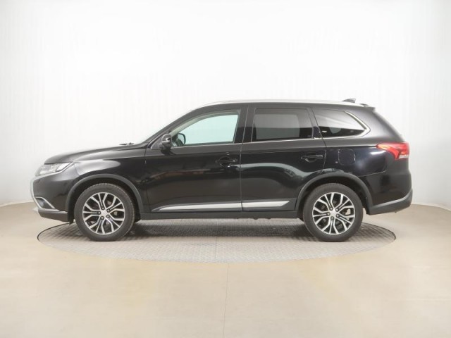 Mitsubishi Outlander  2.2 DI-D Intense