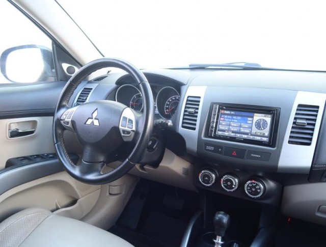 Mitsubishi Outlander  2.2 DI-D 