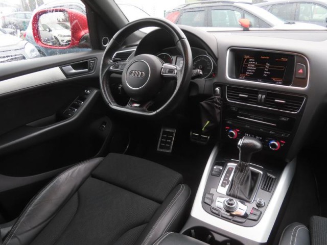 Audi Q5  3.0 TDI S line
