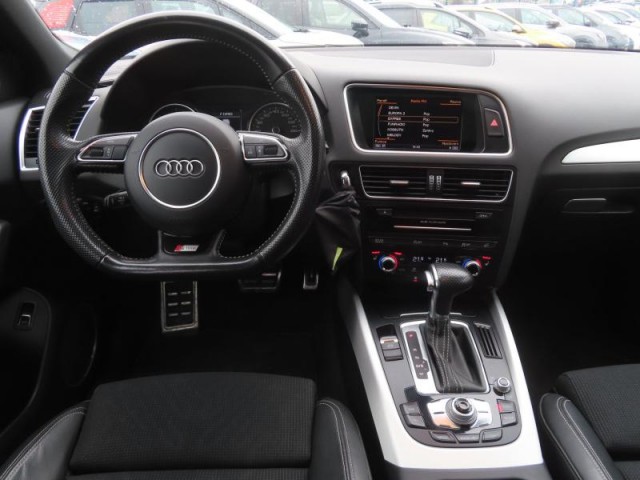 Audi Q5  3.0 TDI S line