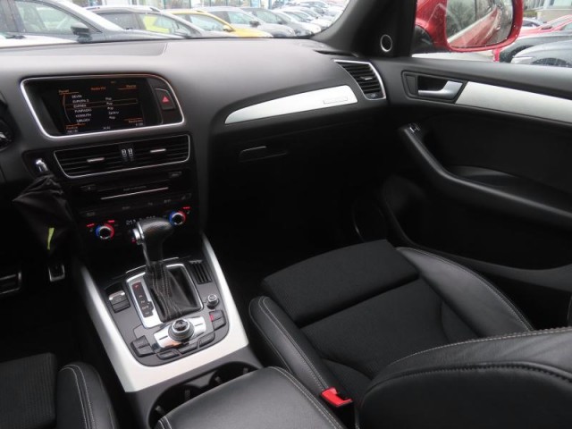 Audi Q5  3.0 TDI S line