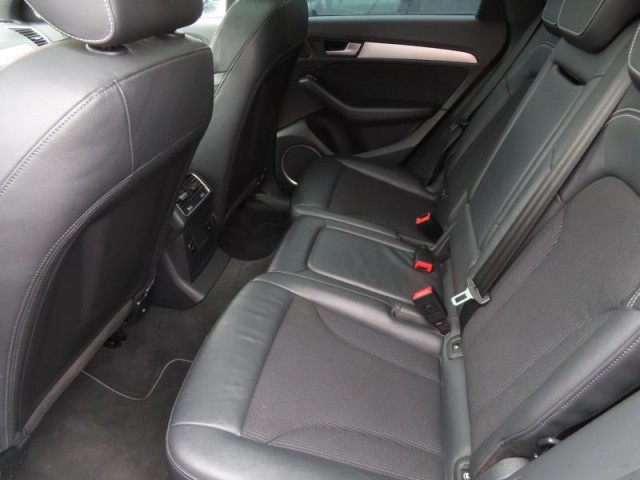Audi Q5  3.0 TDI S line
