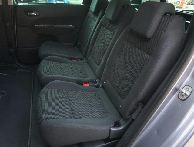 Peugeot 5008  1.6 HDi 