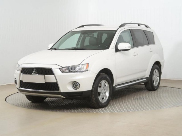 Mitsubishi Outlander  2.2 DI-D Intense