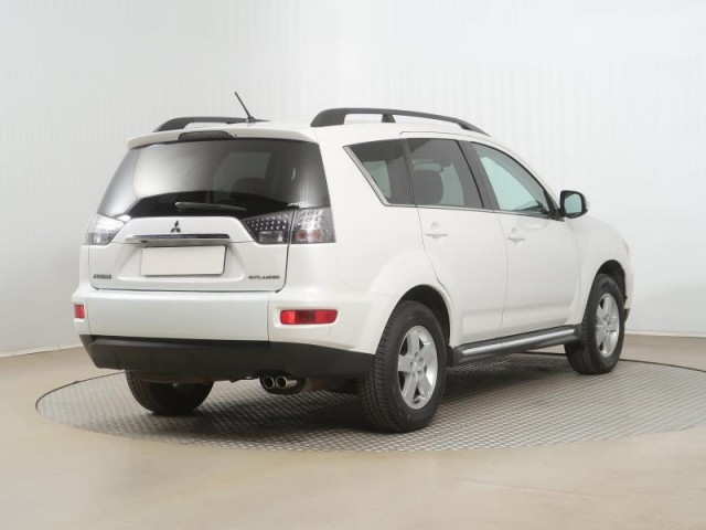Mitsubishi Outlander  2.2 DI-D Intense