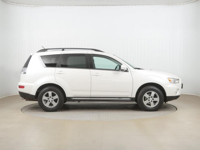 Mitsubishi Outlander  2.2 DI-D Intense