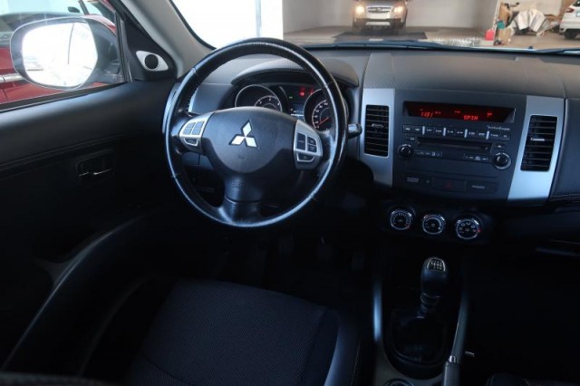 Mitsubishi Outlander  2.2 DI-D Intense