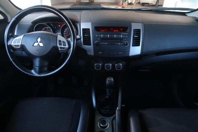 Mitsubishi Outlander  2.2 DI-D Intense