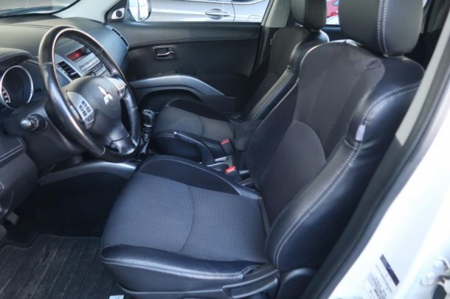 Mitsubishi Outlander  2.2 DI-D Intense