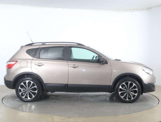 Nissan Qashqai  1.6 