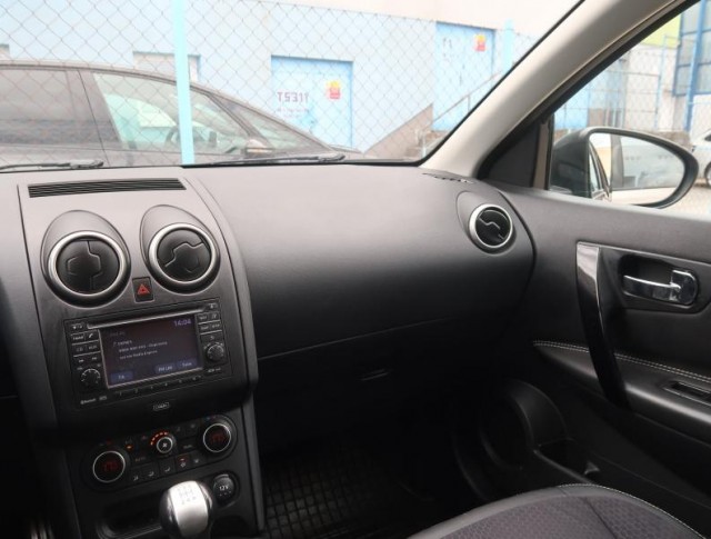 Nissan Qashqai  1.6 