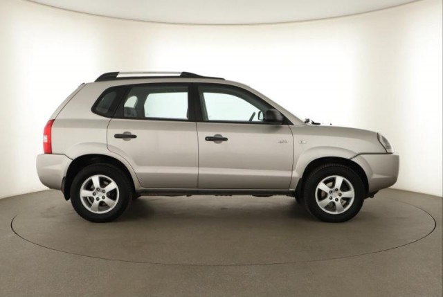 Hyundai Tucson  2.0 i 