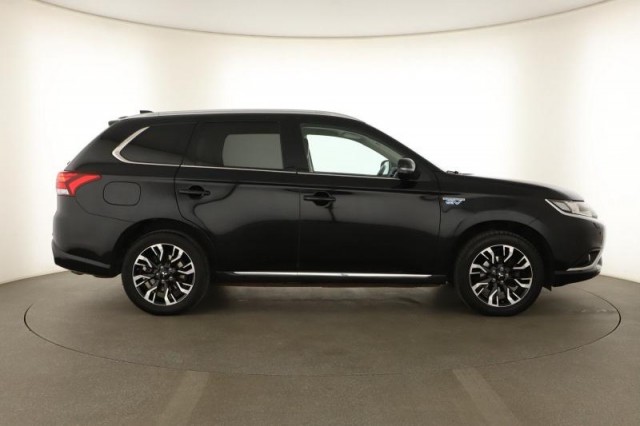 Mitsubishi Outlander  2.0 PHEV 