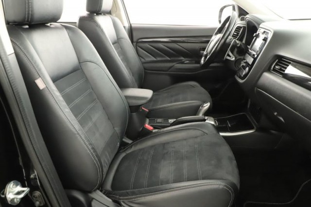 Mitsubishi Outlander  2.0 PHEV 