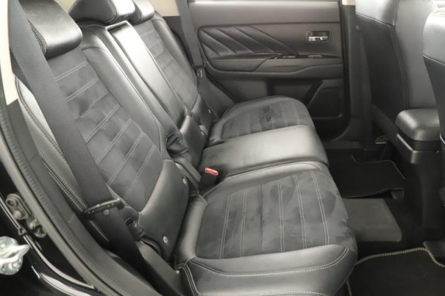 Mitsubishi Outlander  2.0 PHEV 