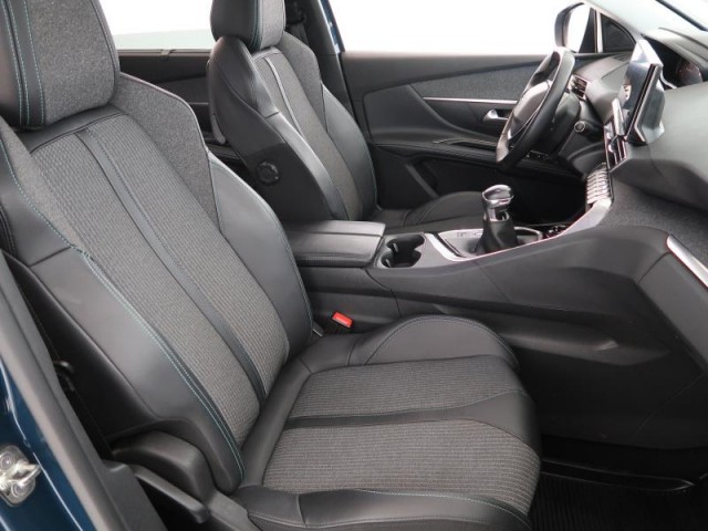 Peugeot 5008  1.5 BlueHDi 