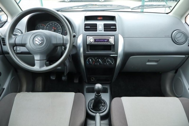 Suzuki SX4  1.5 i GL