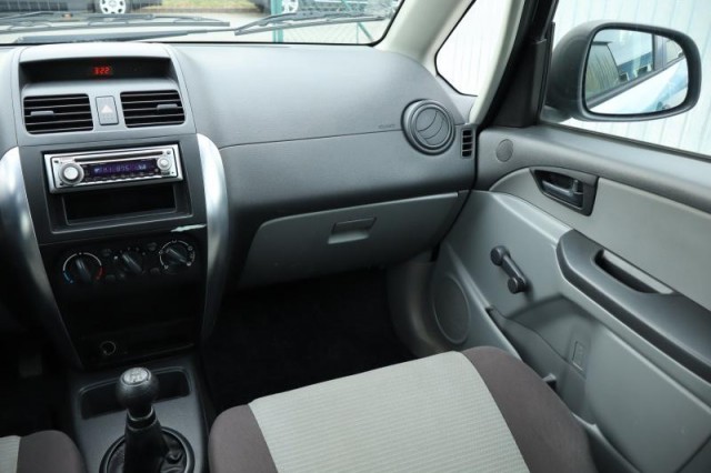 Suzuki SX4  1.5 i GL