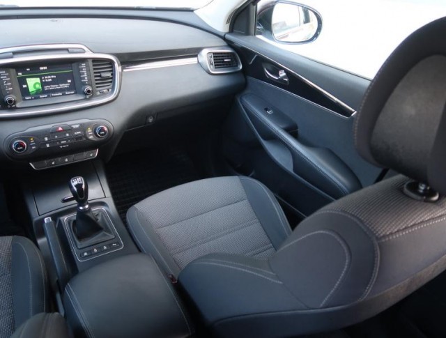 Kia Sorento  2.2 CRDi 