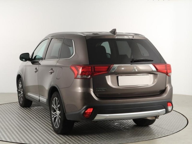 Mitsubishi Outlander  2.0 