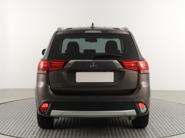 Mitsubishi Outlander  2.0 