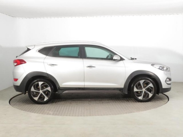 Hyundai Tucson  2.0 CRDi 