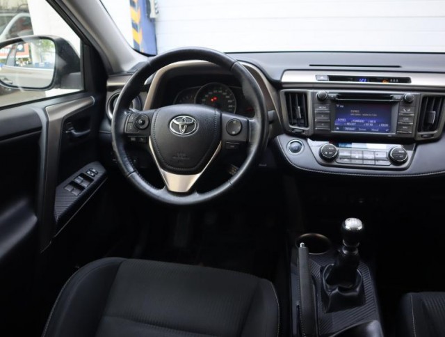 Toyota RAV 4  2.0 VVT-i 