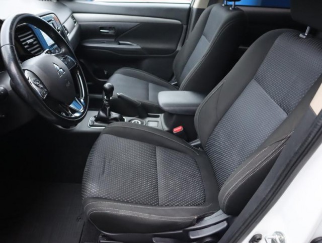Mitsubishi Outlander  2.2 DI-D 
