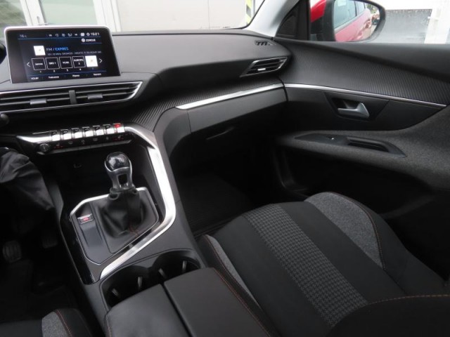 Peugeot 3008  1.2 PureTech 
