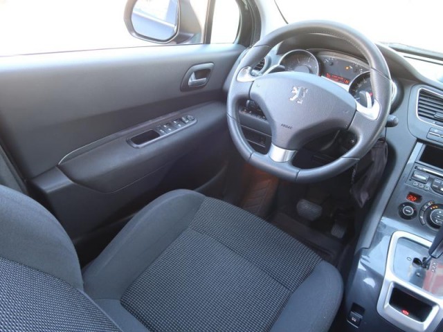 Peugeot 5008  1.6 HDi 
