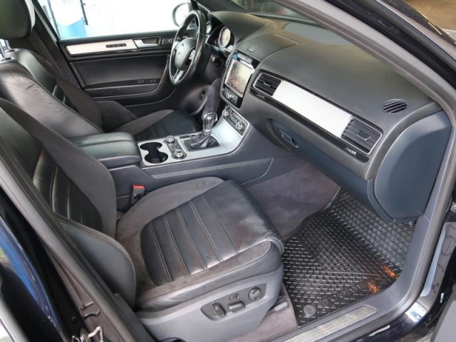 Volkswagen Touareg  3.0 TDI R-Line