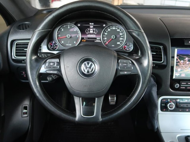 Volkswagen Touareg  3.0 TDI R-Line