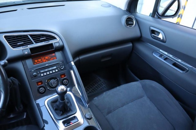 Peugeot 3008  1.6 VTi 