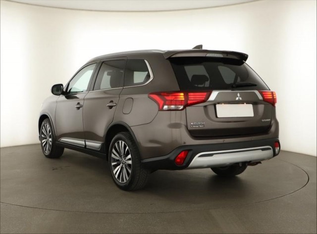 Mitsubishi Outlander  2.0 