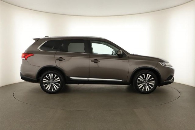 Mitsubishi Outlander  2.0 