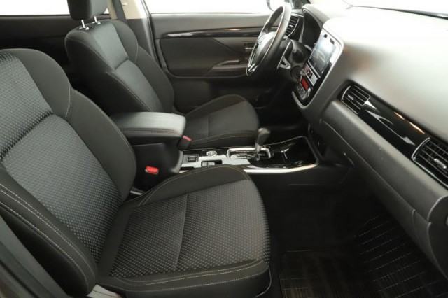 Mitsubishi Outlander  2.0 