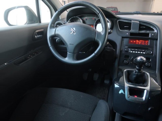 Peugeot 5008  1.6 HDi 