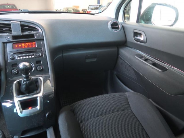 Peugeot 5008  1.6 HDi 