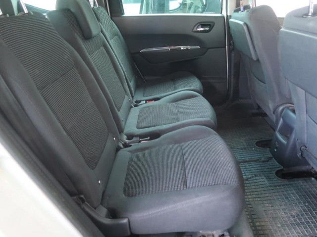 Peugeot 5008  1.6 HDi 