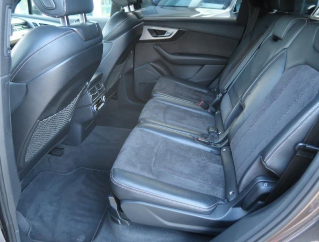 Audi Q7  3.0 TDI S-Line