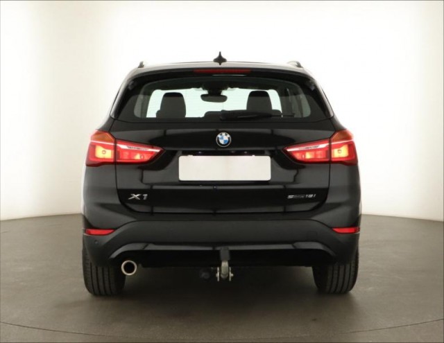 BMW X1  sDrive18i 
