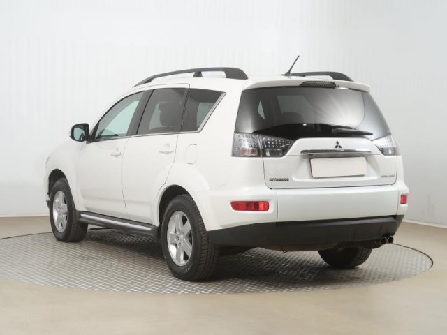 Mitsubishi Outlander  2.2 DI-D Intense