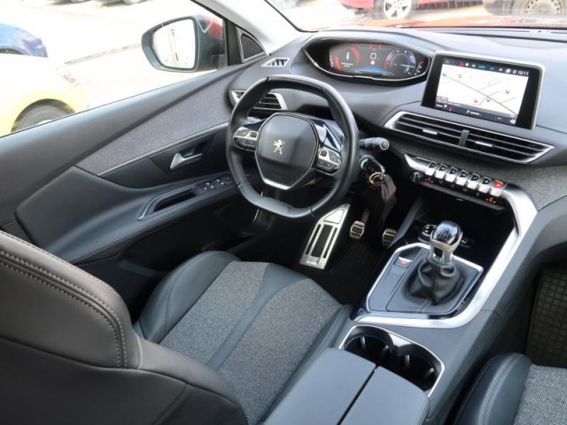 Peugeot 3008  1.5 BlueHDi Allure