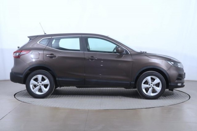 Nissan Qashqai  1.3 DIG-T N-Connecta