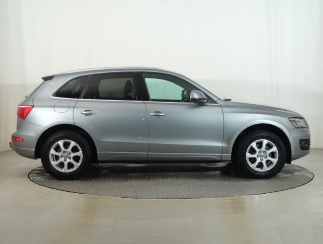 Audi Q5  2.0 TDI basis