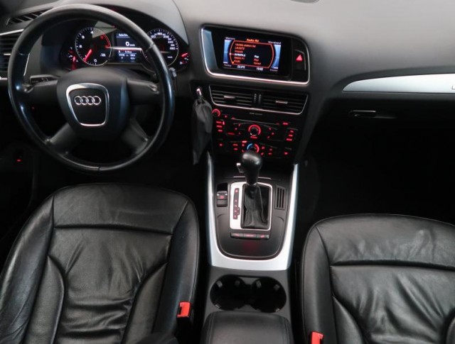 Audi Q5  2.0 TDI basis